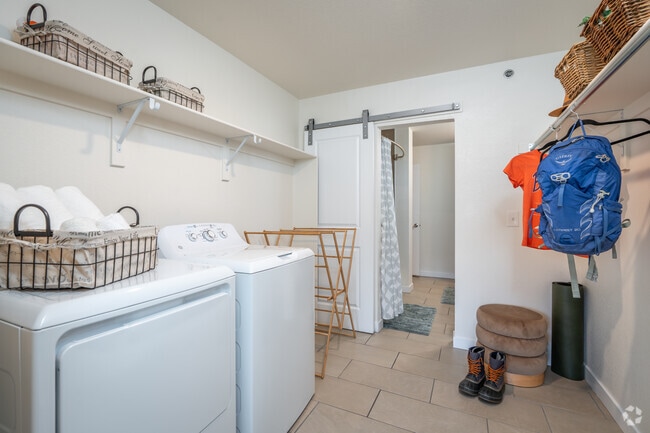 1BR, 1BA - 771SF - Laundry