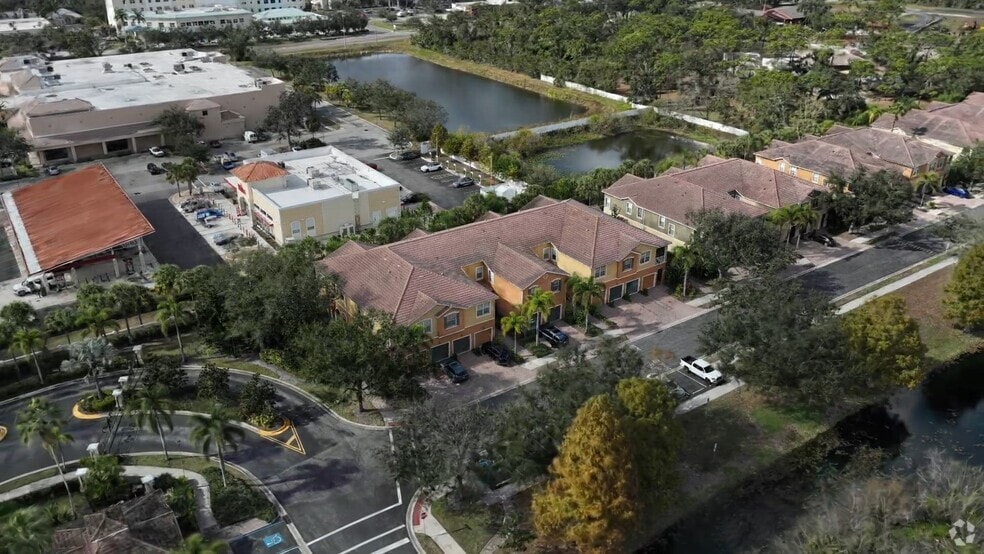 8031 Limestone Ln unit 16106, Sarasota, FL 34233 - photo 2