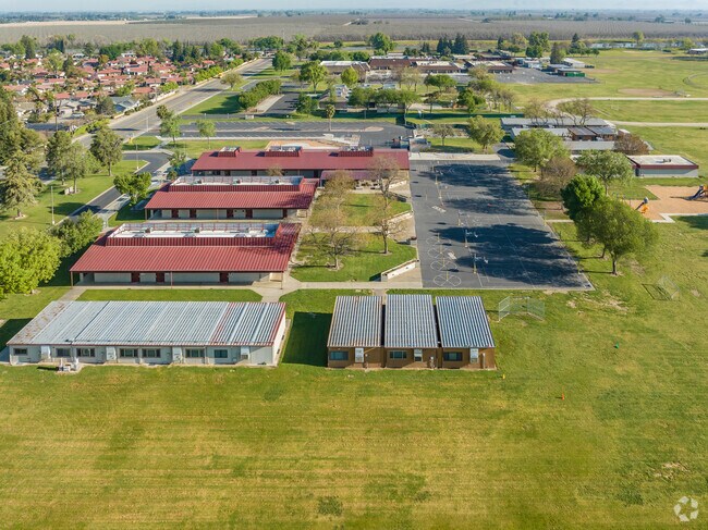 Golden Oak Elementary School has a large campus for students to use.