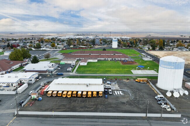 Warden Middle School earns a C minus from Niche.