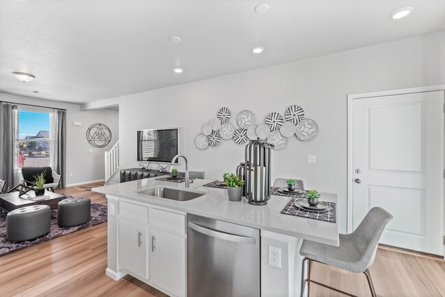 405 E Kanab Creek Dr, Saratoga Springs, UT 84045 - photo 3