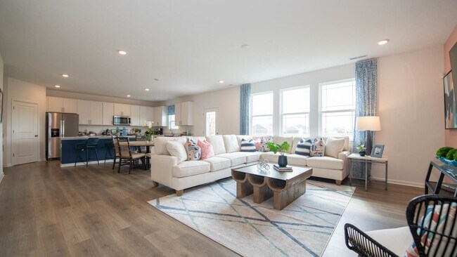 211 Ames Dr, Whiteland, IN 46184 - photo 4