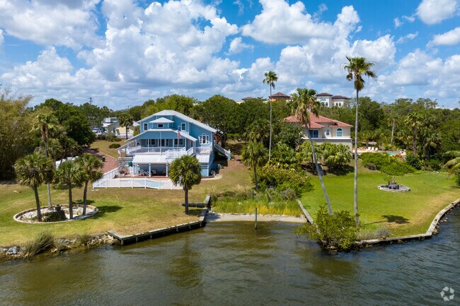 There are plenty of opportunities for waterfront property in Downtown Melbourne.