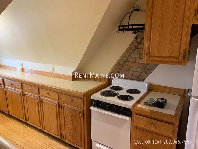 67 Pine St unit 3, Bangor, ME 04401 - photo 3