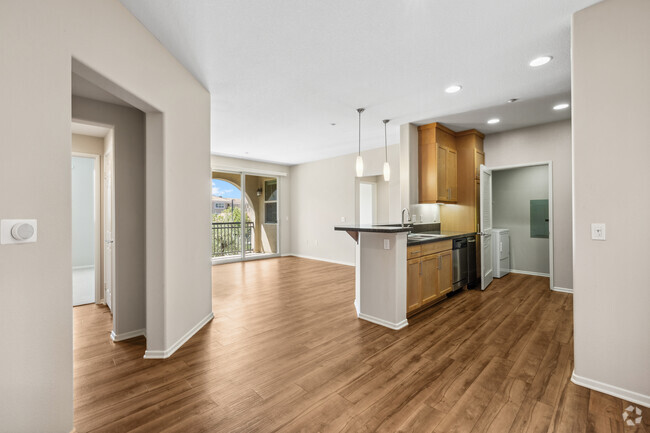 2BR, 2BA - 972SF - Dining Room