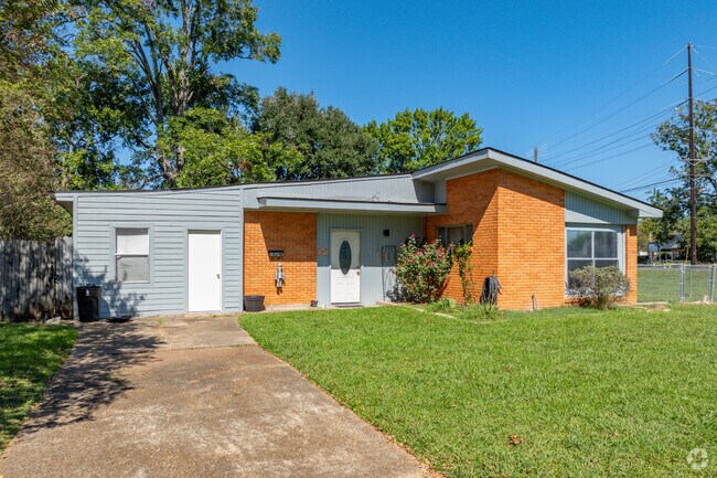 Mid-century homes in Four Leaf Village offers lots of curb appeal.