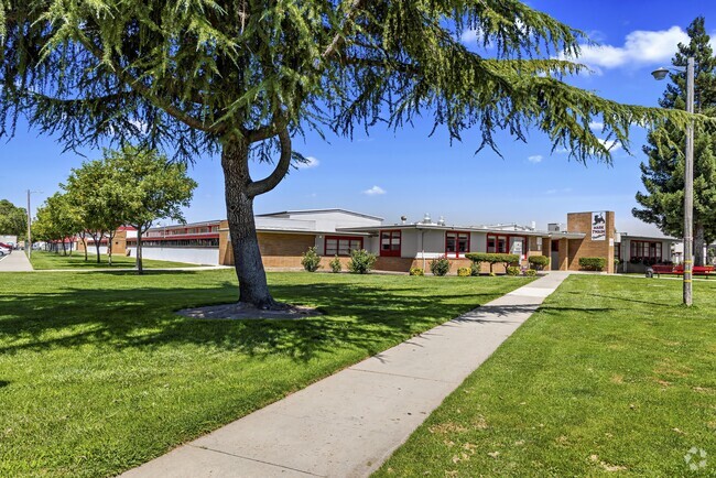 Mark Twain Junior High in West Modesto, Ca sits within a quiet neighborhood.