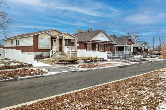 Row of homes displaying the variety of styles the Fairpark neighborhood.