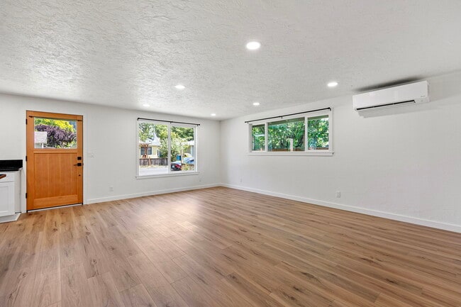 2438 Potter St, Eugene, OR 97405 - photo 7