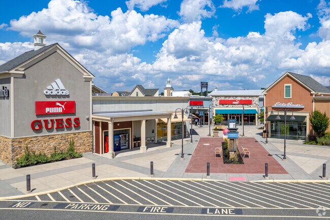 Enterance to your shopping spree of great deals at the Gloucester Premium Outlets.