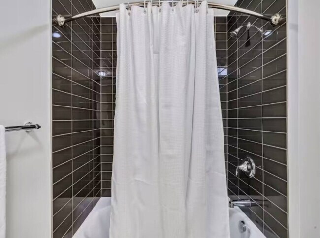 1555 Elm St unit ID1335756P, Dallas, TX 75201 - photo 4