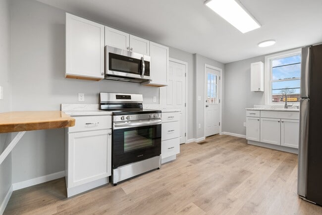 113 Temple St, Nashua, NH 03060 - photo 2