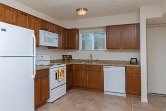 2406 S Ingram Mill Rd, Springfield, MO 65804