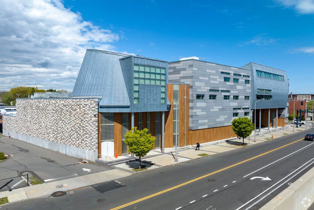 Metropolitan Business Academy offers the students of Wooster Square/Mill River the opportunity to study many technical fields