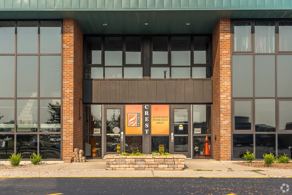 Prairie Crest Elementary School scores a B minus on Niche.