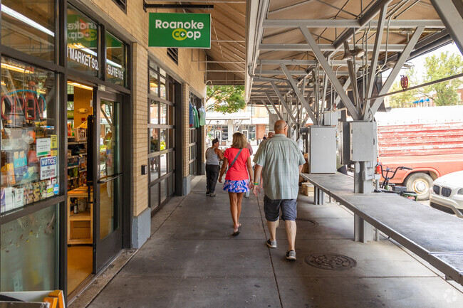 Roanoke Co-op is Downtown Roanoke'e natural foods convenience store.