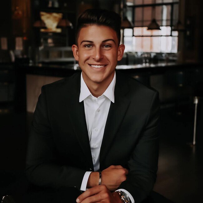 Agent Photo