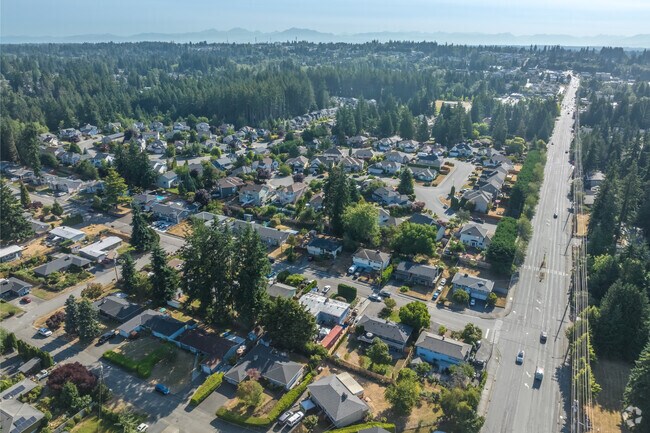 With proximity to Edmonds and Seattle, Perrinville - Seaview is a charming community.