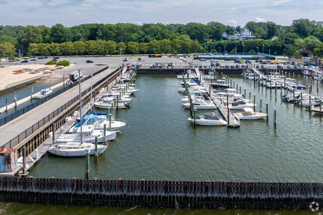 Glenwood Landing has it's own marina for boating enthusiasts to utilize year round.