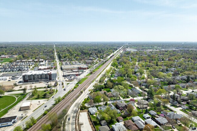 Route 14 is a convenient freeway to drive to downtown Chicago from Hatlen Heights.