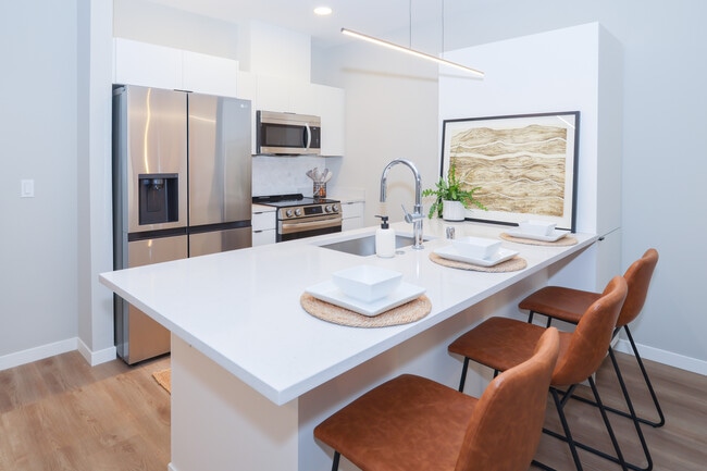 2630 N Hackett Ave unit 313, Milwaukee, WI 53211 - photo 2