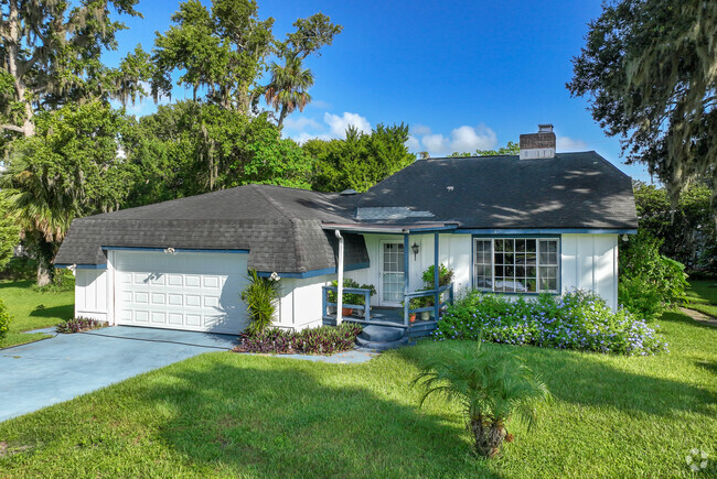 Colorful ranch-style homes are common in South Daytona, FL.