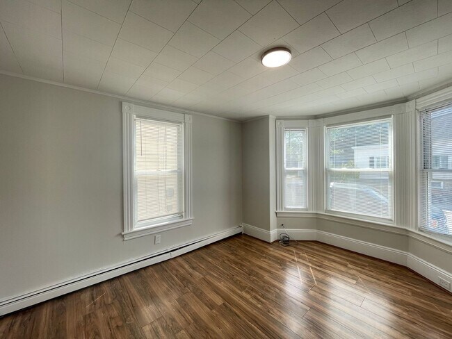 39 Ashland St unit 1, Manchester, NH 03104 - photo 4