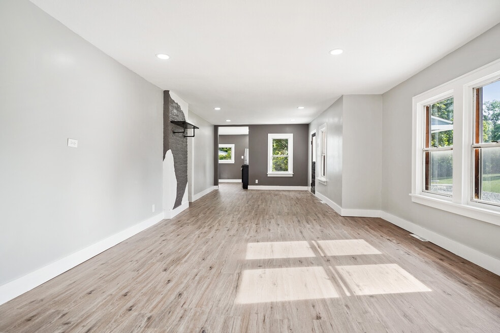 1750 Brodhead Rd, Coraopolis, PA 15108 - photo 1