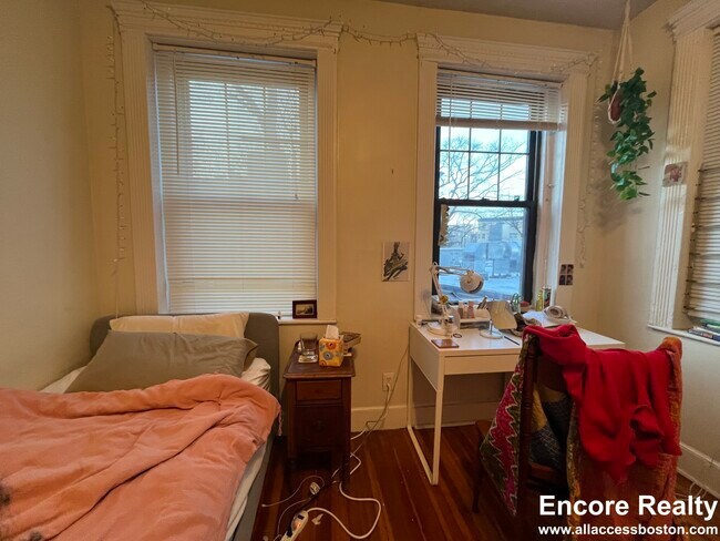 1412 Commonwealth Ave unit 8, Brighton, MA 02135 - photo 4