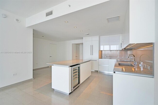Reach Brickell City Centre unit 2107, Miami, FL 33131 - photo 7