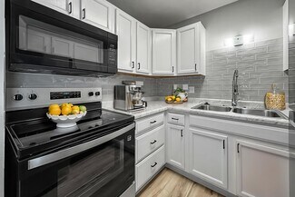 1212 Holly Dr, Norwalk, IA 50211