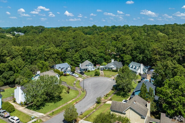 Many homes are built around cul-de-sacs in Canterbury of Mobile, AL.