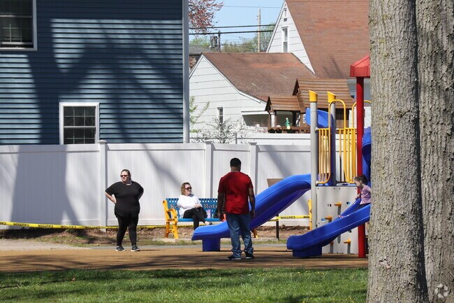 Folks enjoying a nice day in one of the many pocket parks.