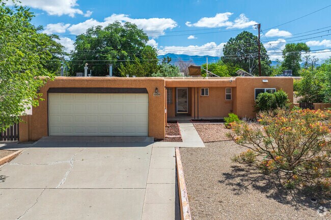 Snow Heights homes are covered in stucco.