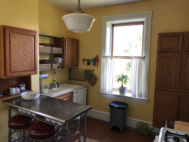 3284 Dawson St unit Apartment 2, Pittsburgh, PA 15213 - photo 5