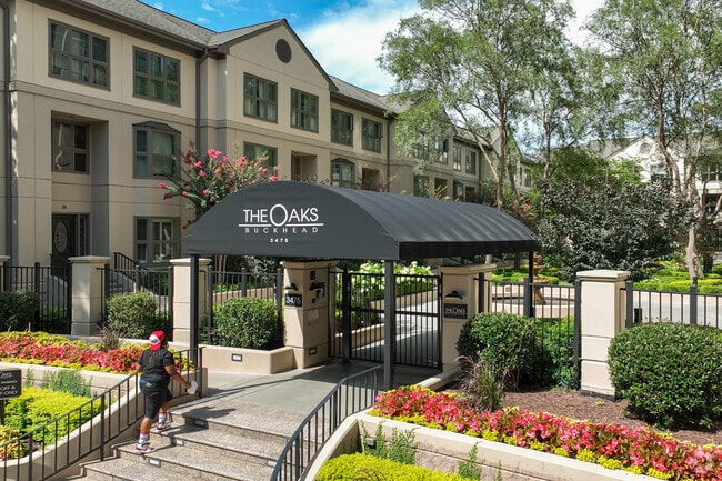 Buckhead Height's Oaks Condominiums offer residents comfortable living with many amenities.
