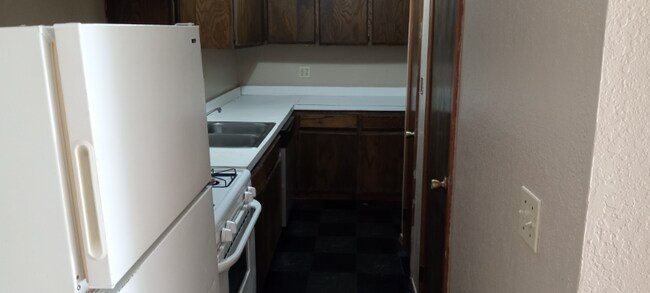 902 Cynthia St unit 37, Wilburton, OK 74578 - photo 3