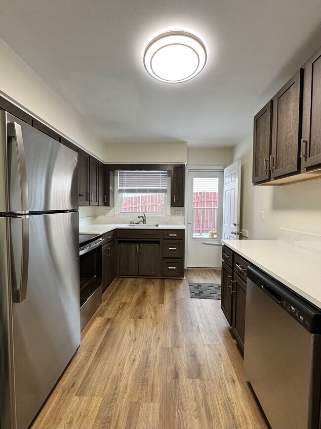 2025 Burton Ave, Waterloo, IA 50703