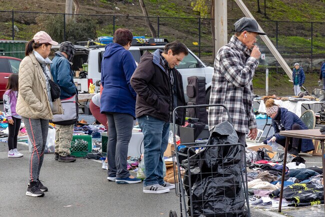 San Jose Capitol Flea Market accommodates more than 1,300,000 shoppers every year in San Jose.