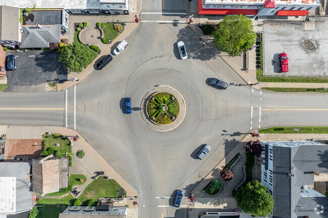 Enter the roundabout in the center of Columbiana and find your direction.
