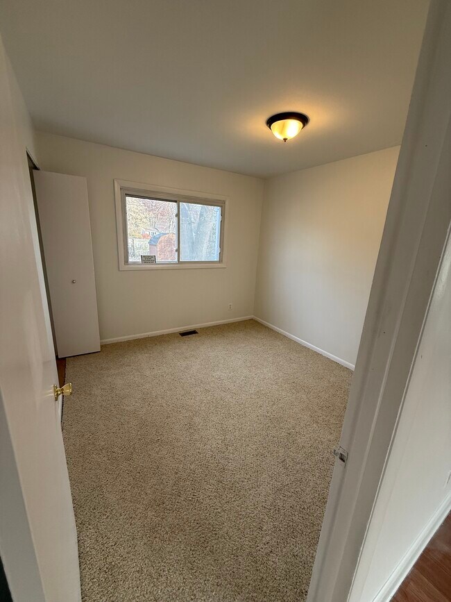 241 Dakota St, Ypsilanti, MI 48198 - photo 5