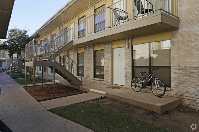 Everton at Bellmar, Dallas, TX 75230 - photo 4