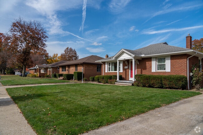A variety of brick ranches are located in the Mud Brook neighborhood.