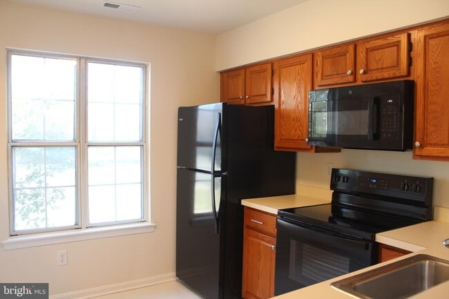 9266 Chapman Oak Dr, Manassas, VA 20110 - photo 4