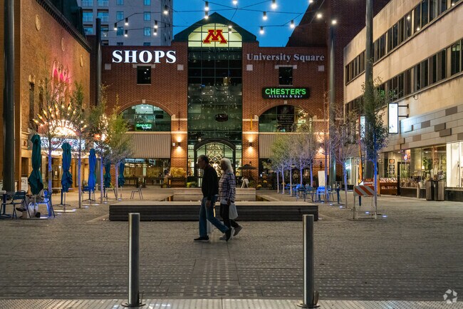 Apple Hill residents enjoy nearby downtown shopping and dining, just minutes from home.