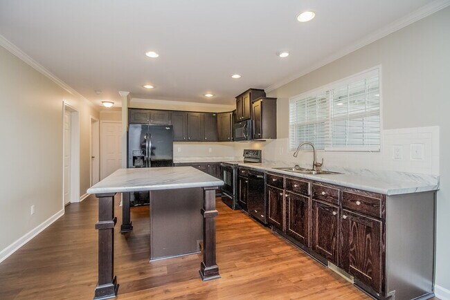 2003 Vancroft Cir, Spring Hill, TN 37174 - photo 5