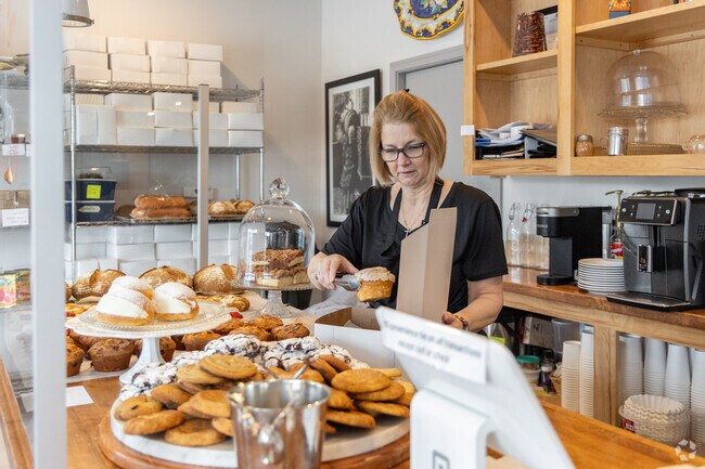 A Mano Eatery has delicious pastries and also serves dinner.