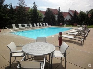 15025 Greenhaven Dr, Burnsville, MN 55306