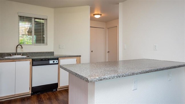 Main Street Village, Tigard, OR 97223 - photo 7