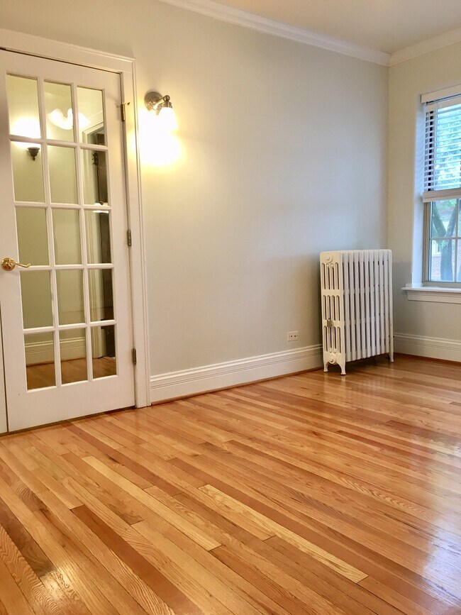 Clarence & Harrison Apartments, Oak Park, IL 60304 - photo 4